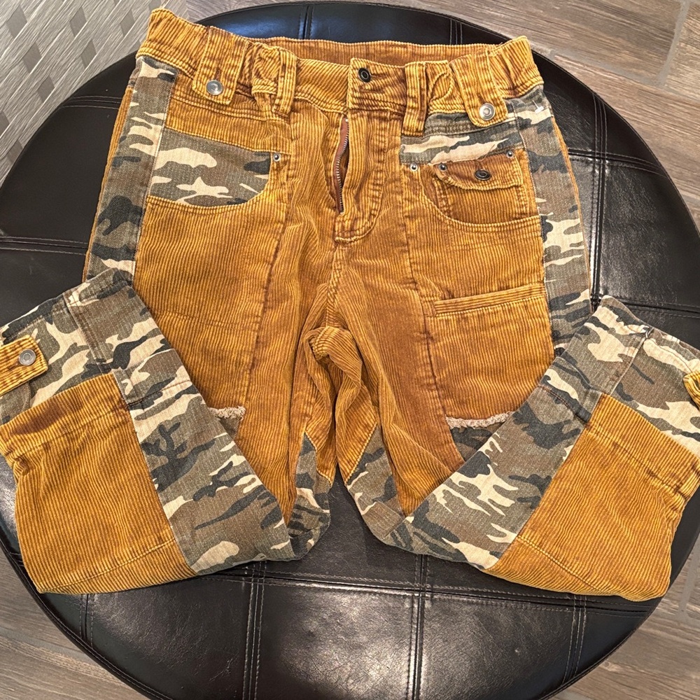 OH JEANS CORDUROY & CAMO CAPRI JEAN